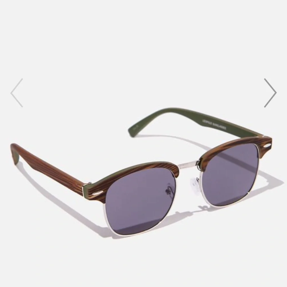 Cotton On Leopold wooden classic sunglasses